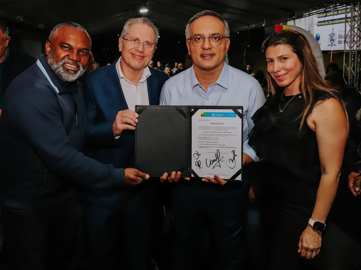 Prefeito Marcelo Lima assina ordem de serviço para início das obras de UBS nos Três Marias e na Vila Ferreira. Foto: Divulgação