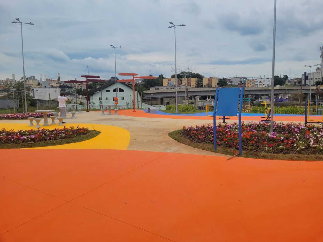 75ª Praça-Parque será a1ª com irrigação experimental para otimizar uso da água; 219 mudas de árvores nativas e frutíferas foram plantadas