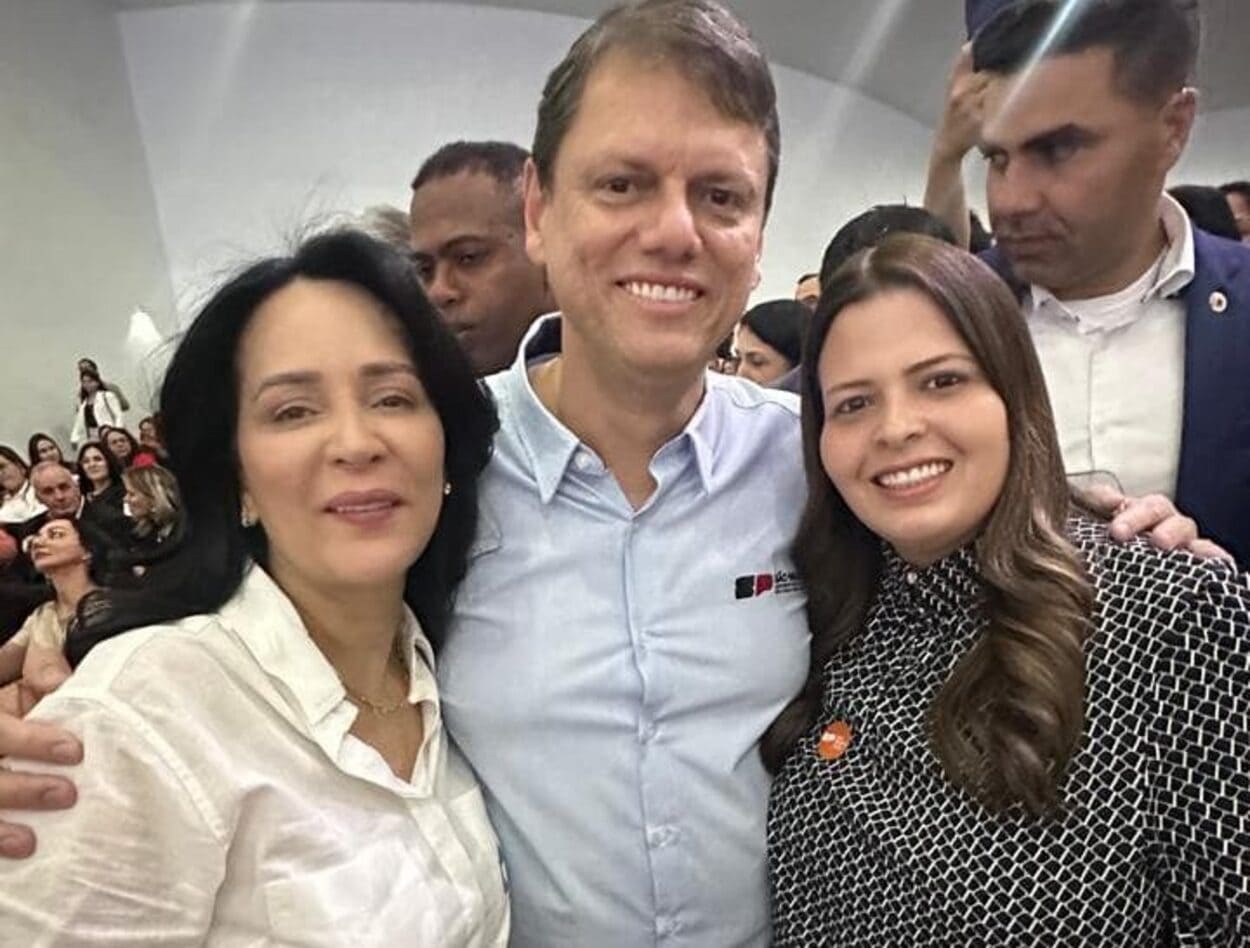 Primeira-dama de Sto.André Jessica Roberta participa de lançamento de programa social com Tarcísio e Cristiane Freitas.