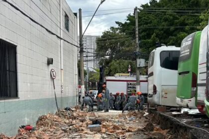 Ônibus derruba muro e tira a vida de 3 pedestres no Brás, em São Paulo