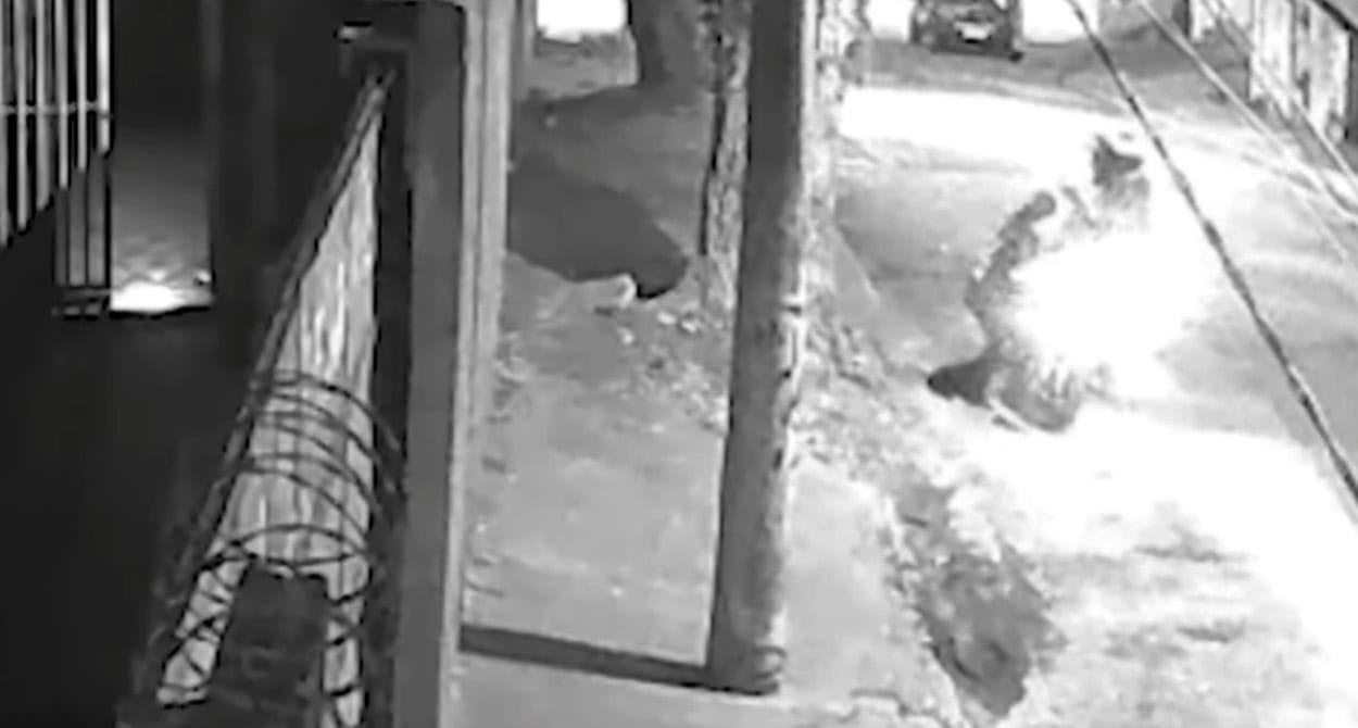 Vítima, de 35 anos, reagiu ao perceber a perda do celular e foi atingida por disparo na Rua Artur de Jaceguaí