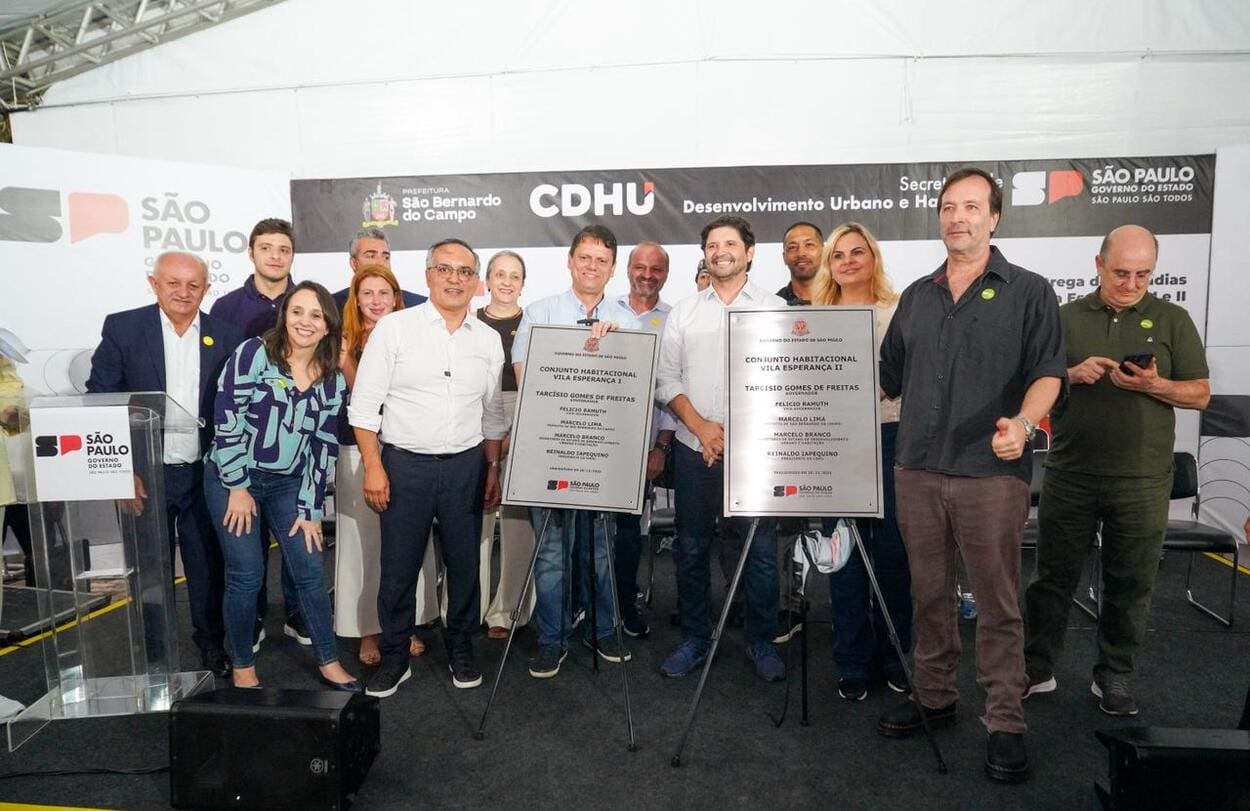 Estado e Prefeitura de São Bernardo entregam chaves da casa própria a 176 famílias