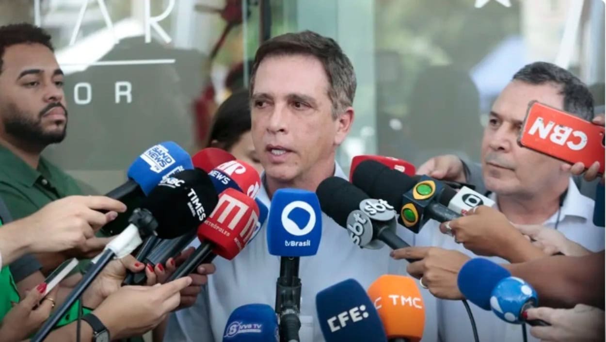 Médicos que acompanham o ex-presidente Jair Bolsonaro, internado desde a véspera de Natal para realização de procedimentos cirúrgicos, atualizaram seu estado de saúde e confirmaram alta para a manhã desta quinta. Foto: Agência Brasil