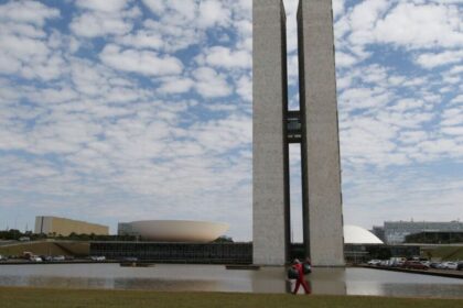 Câmara dos Deputados abre concurso com salários de R$ 21 mil e R$ 30 mil
