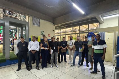 Prefeitura de Diadema ajuda comerciantes do Shopping Popular a se regularizarem