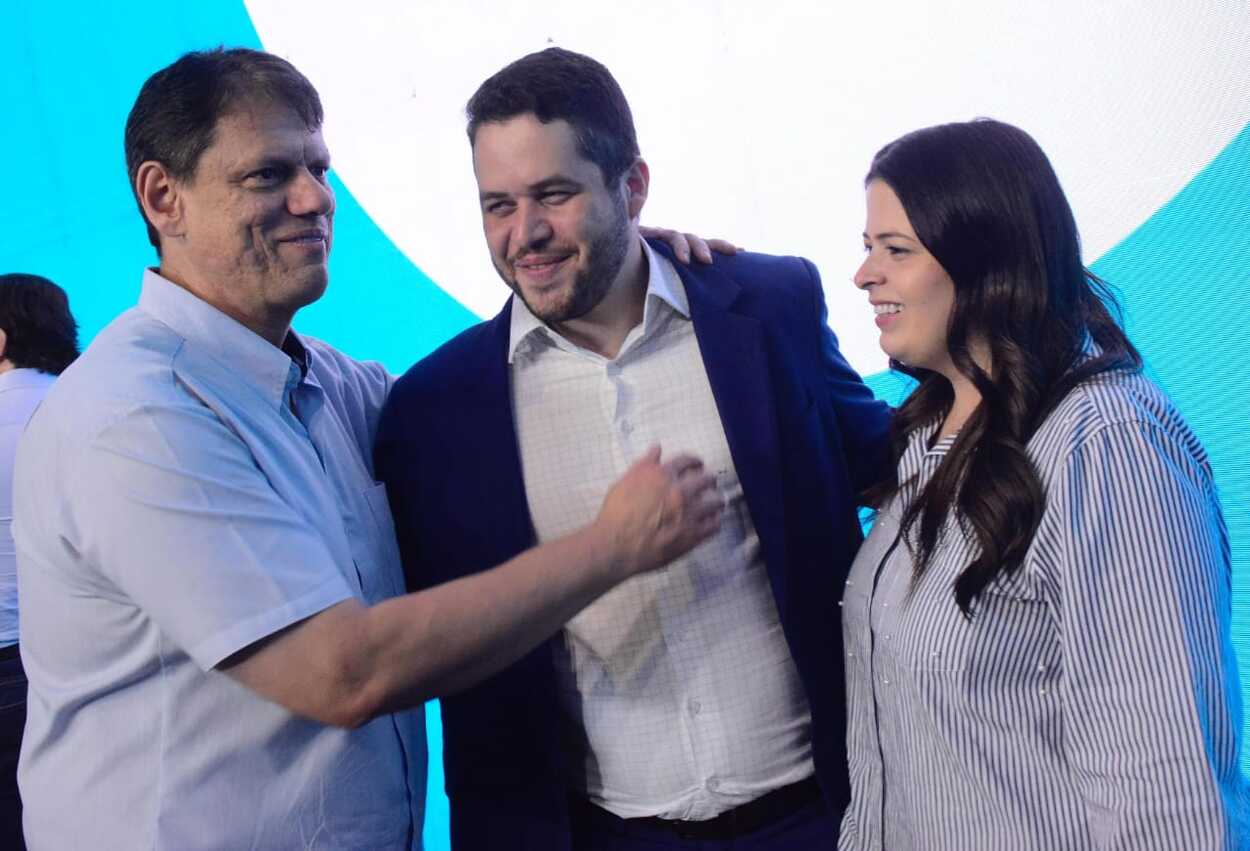 Jéssica e Gilvan participam de formatura no Palácio dos Bandeirantes com Tarcísio e a primeira-dama Cristiane