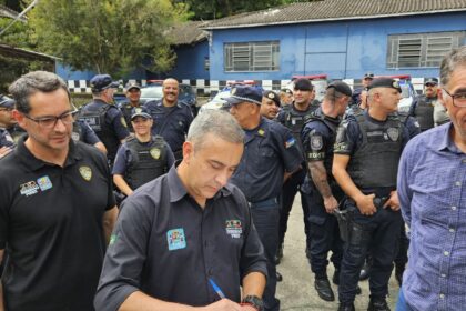 Guto Volvi concede reajuste salarial de 73% aos GCMs de Ribeirão Pires