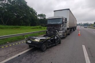 Acidente entre carro e carreta deixa três vítimas sem vida e um ferido grave no Rodoanel