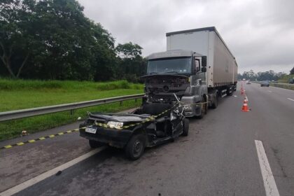 Acidente entre carro e carreta deixa três vítimas sem vida e um ferido grave no Rodoanel