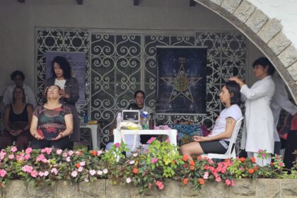 Mãos que curam: 100 participantes participam de ação com Reiki e Yoga em Ribeirão Pires