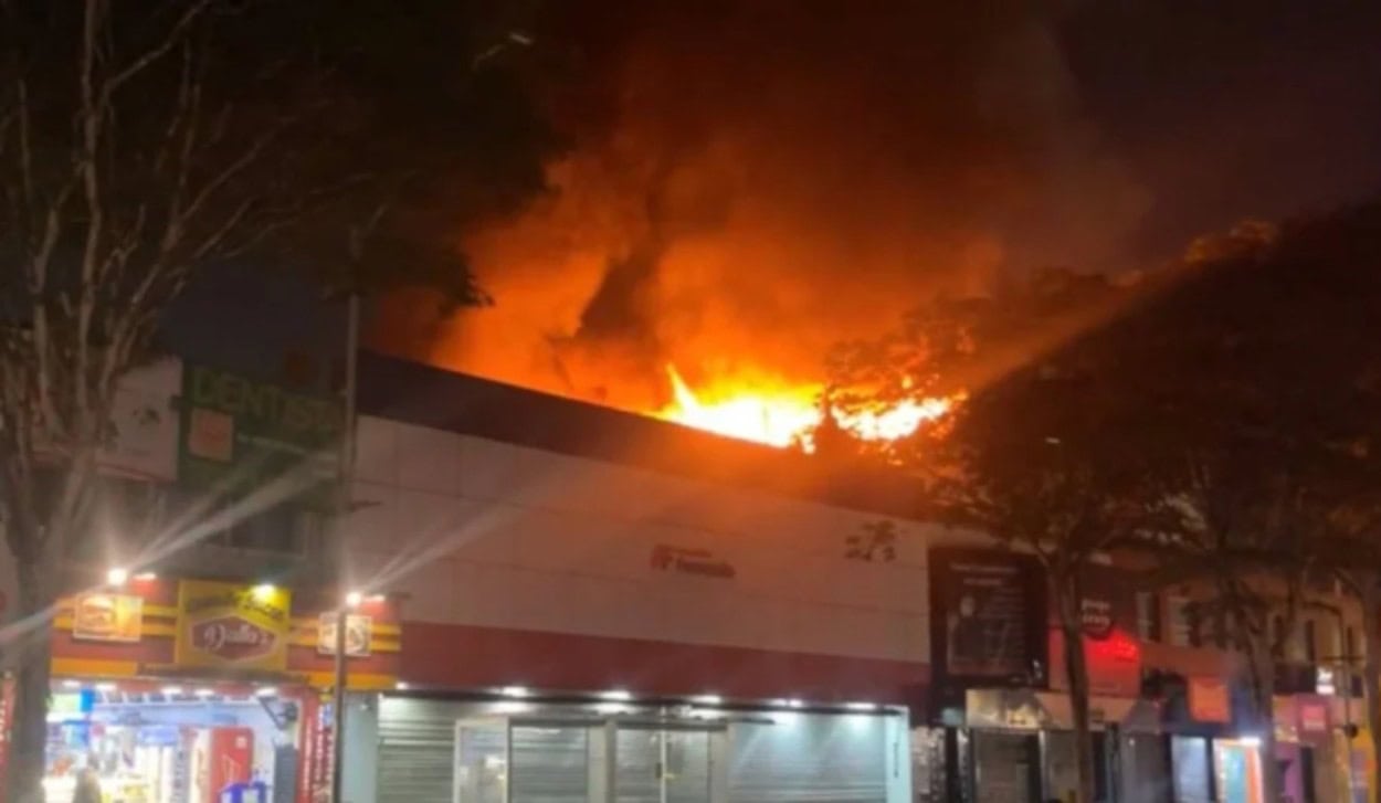Após incêndio, loja Armarinhos Fernando de Santo André permanece fechada por tempo indeterminado