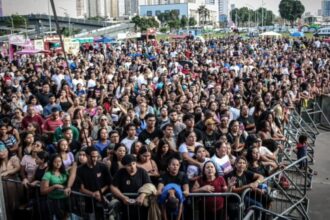 Matheus Goulart e PG animam público em dia de louvor na Esplanada do Paço