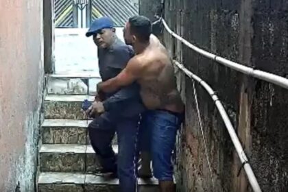 Vítima havia dado golpe de faca no vizinho no dia anterior após discussão; polícia investiga se crime foi vingança ou desdobramento do conflito