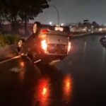 Motorista perde controle em curva e capota veículo em viaduto de São Bernardo
