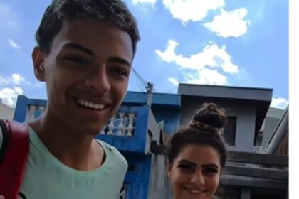 Solidariedade sobre 2 rodas: Influenciador de São Bernardo viraliza ao ajudar casal de entregadores