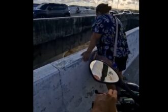 Vídeo: Motociclista salva idosa em viaduto no Recife e mobiliza rede de apoio após vídeo viralizar