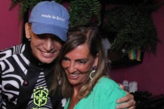 João Gomes interrompe show na Sapucaí para homenagear cientista da UFRJ