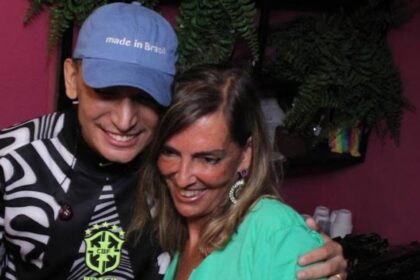 João Gomes interrompe show na Sapucaí para homenagear cientista da UFRJ