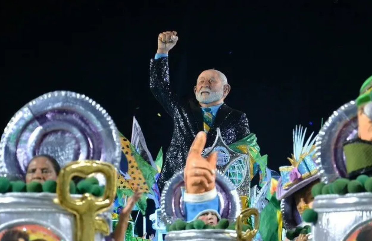 Novo promete acionar o TSE para tornar Lula inelegível após desfile na Sapucaí