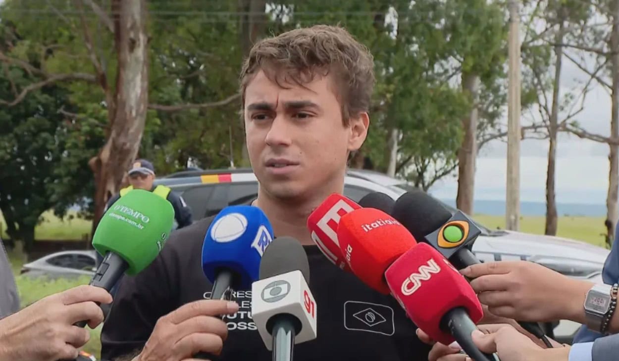 Nikolas Ferreira visita Bolsonaro na prisão e rebate críticas de Eduardo: "Diz muito sobre ele"