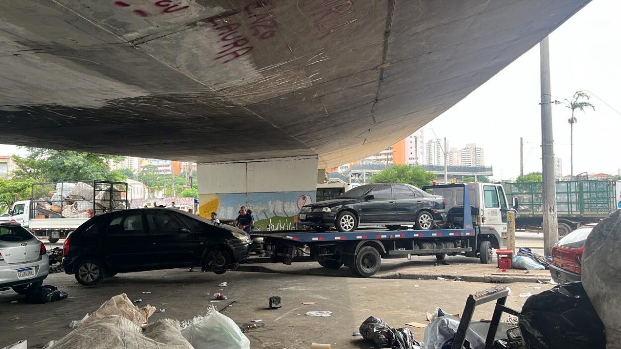 Operação conjunta em Santo André interdita dois comércios ilegais de sucata