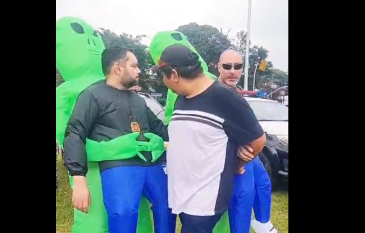 Policiais disfarçados ETs prendem criminosos em megabloco no Ibirapuera