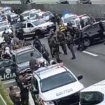 PM da reserva é baleado por colegas após disparos em casa e perseguição em rodovia do litoral