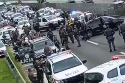 PM da reserva é baleado por colegas após disparos em casa e perseguição em rodovia do litoral