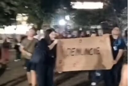 Alunos da Metodista realizam ‘apitaço’ em protesto contra o feminicídio