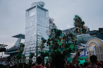 Mais do que um desfile, a agremiação entregou uma lição de história viva, conectando o coração da Bela Vista à força industrial e cultural de São Bernardo do Campo.