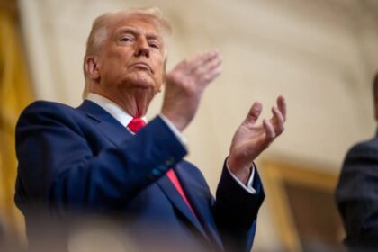 Governo Trump recua e atribui postagem racista contra o casal Obama a 'erro' de funcionário