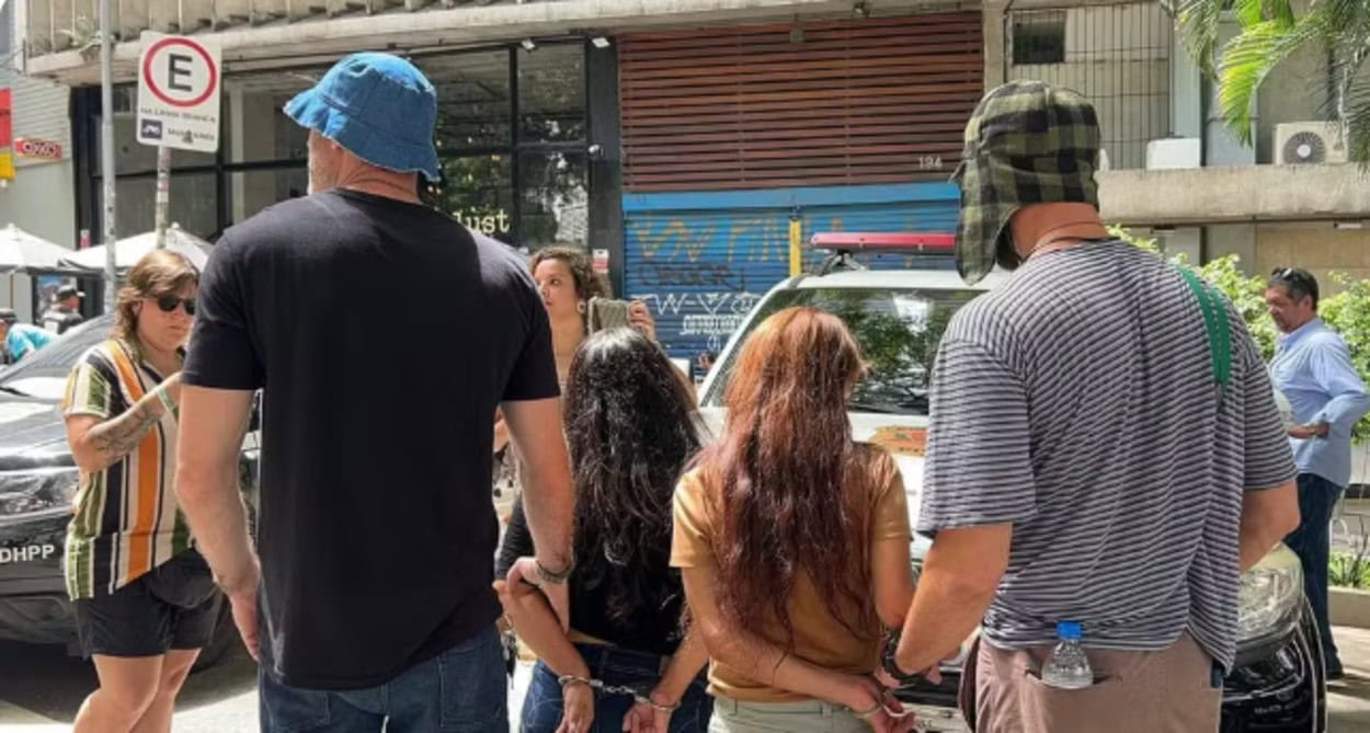 Turma do Chaves" no Carnaval: Policiais disfarçados prendem cinco no Centro de SP