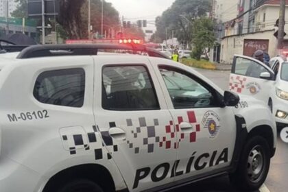 Corpo de Bombeiros e agentes de trânsito isolaram a área onde houve vazamento de gás na avenida Prestes Maia, em São Bernardo