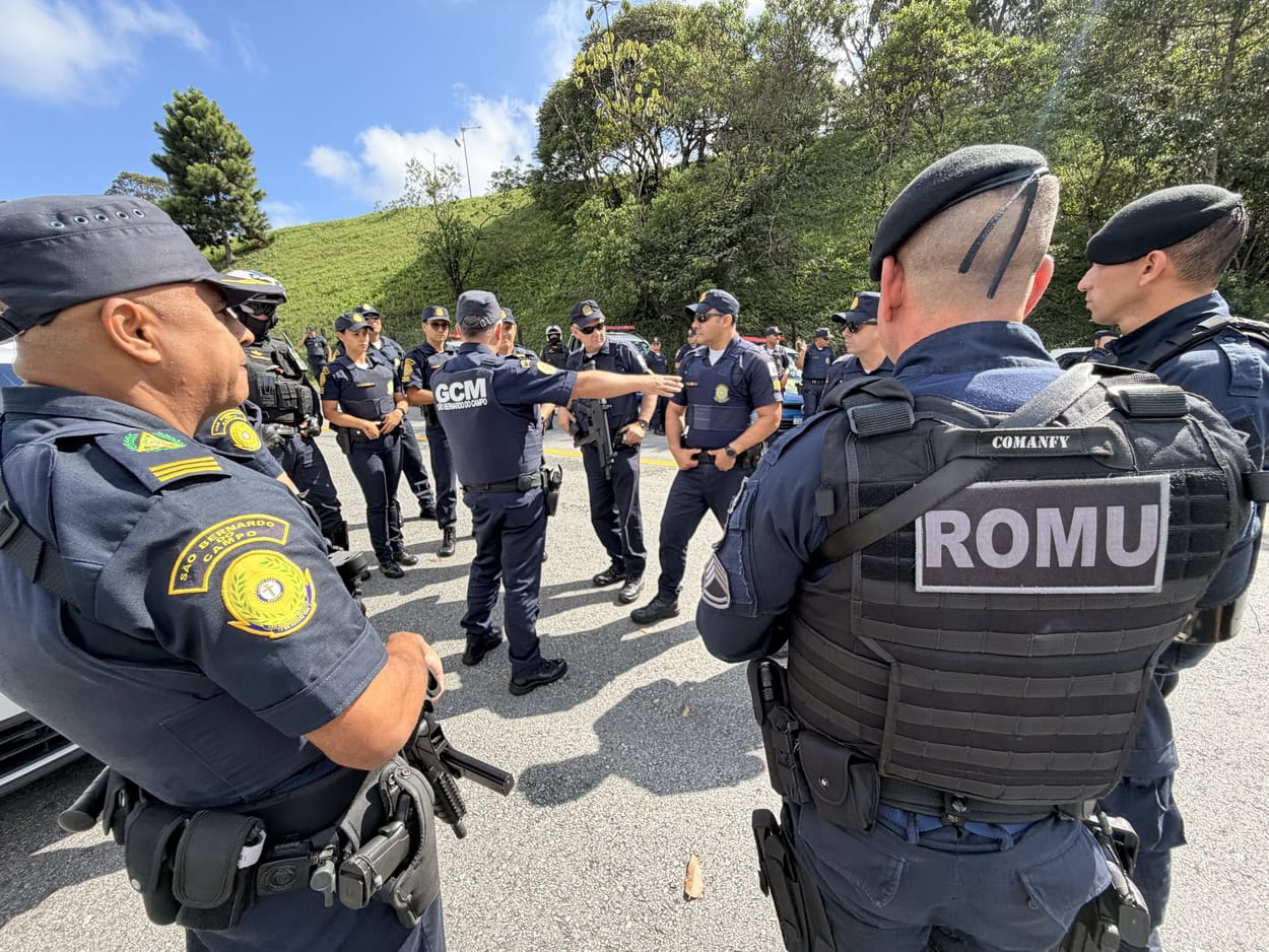 Ação mobiliza 30 agentes e 12 viaturas para reforçar o patrulhamento preventivo e o combate à desordem urbana na região