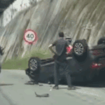 Capotamento no km 22 da Anchieta na tarde desta quinta-feira