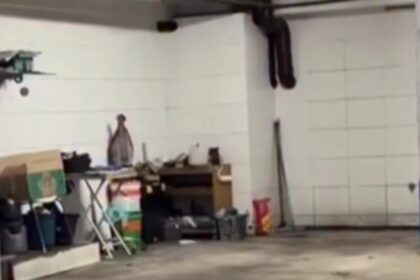 Mulher confunde saco de cimento com Nossa Senhora e vídeo viraliza