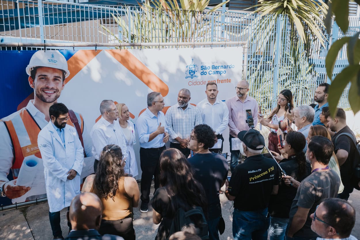 ompanhado do secretário municipal de Saúde, Dr. Jean Gorinchteyn, do adjunto de Saúde, Dr. Romero Lima, e de diretores de departamentos da Secretaria de Saúde, o prefeito Marcelo Lima visitou