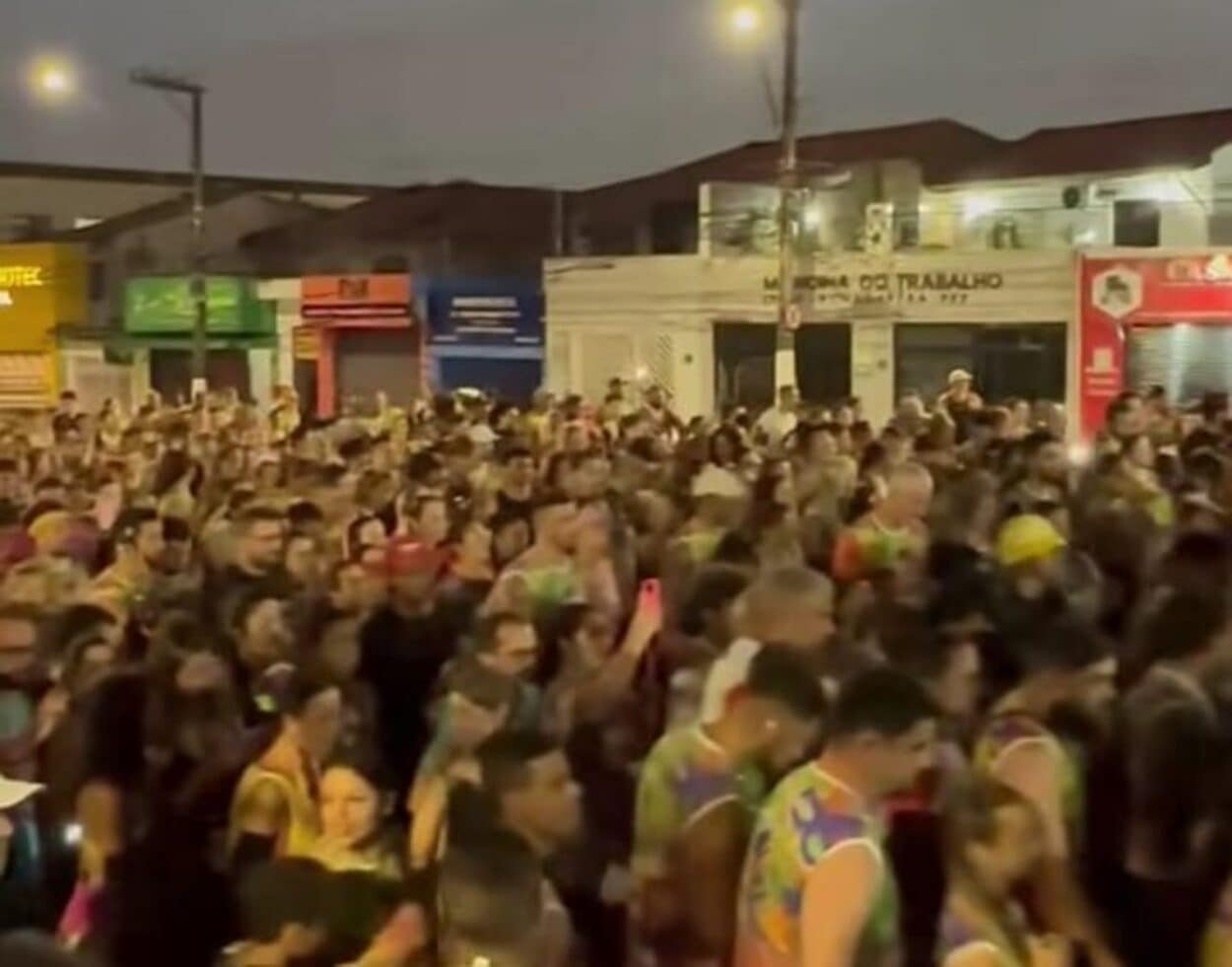 Caminhada noturna: Corrida Folia Determinada reúne 2 mil pessoas em São Bernardo