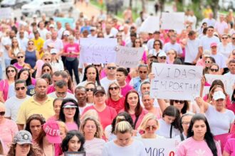 Manifestantes vão às ruas de SBC em caminhada pelo fim da violência contra a mulher