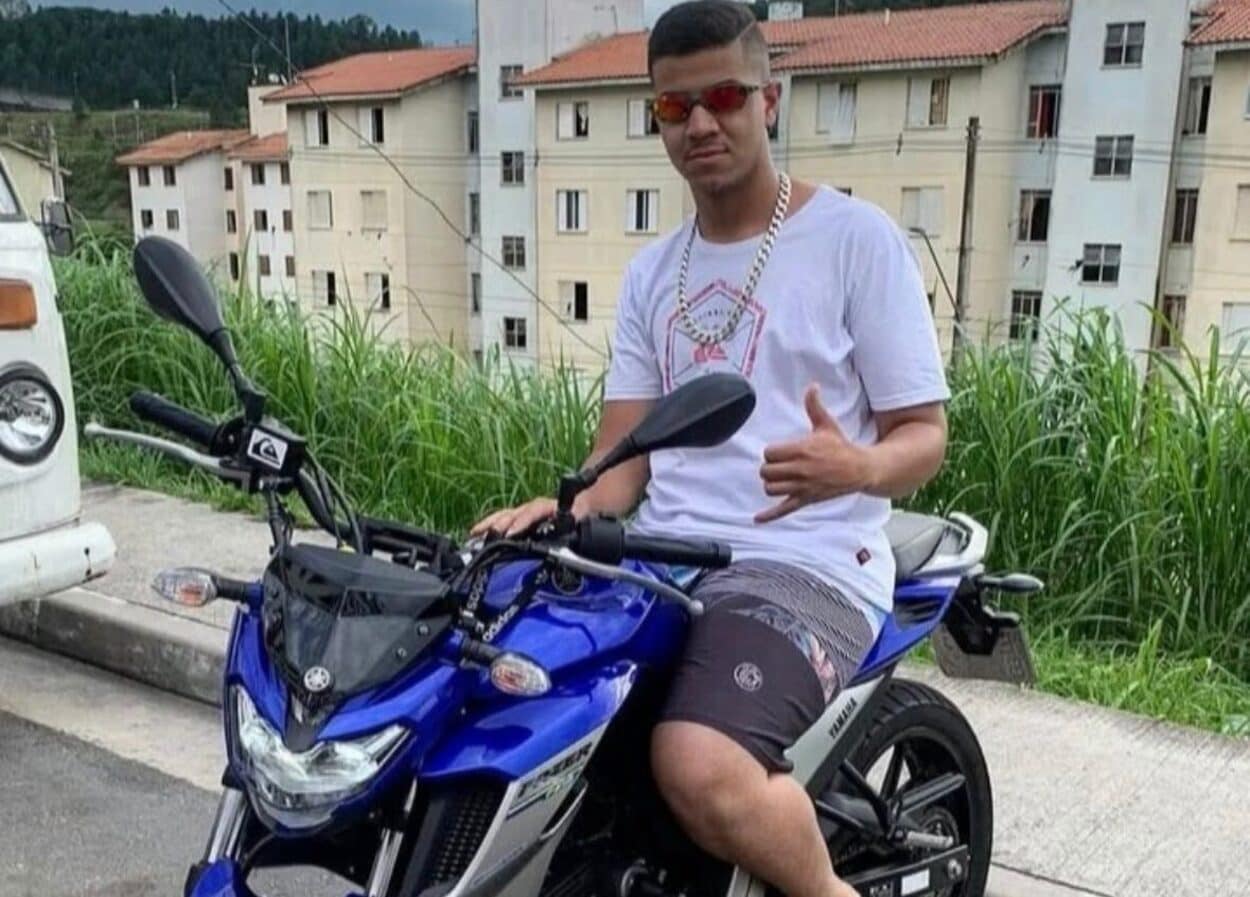 Motociclista de 23 anos morre após colisão com ônibus no Centro de São Bernardo