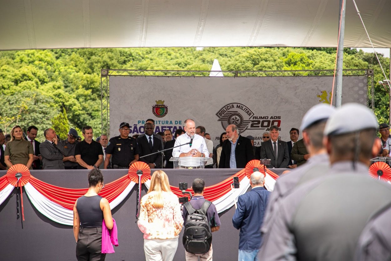 cerimônia foi realizada no parque Espaço Verde Chico Mendes e reuniu autoridades civis e militares, representantes das forças de segurança e convidados.