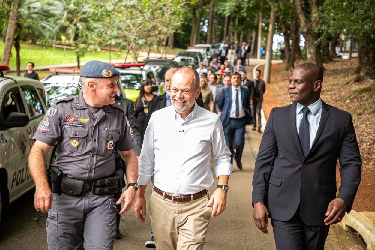 Entre os homenageados esteve o secretário de Segurança de São Caetano do Sul, reconhecido pela parceria institucional e pelo trabalho conjunto desenvolvido entre o município e as forças policiais da região.
