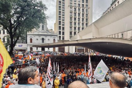 Eletricistas do ABC e da Grande SP protestam contra risco de rompimento do contrato da Enel e temem demissões