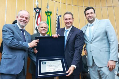 Guilherme Derrite recebe título de Cidadão Sulsancaetanense em noite de homenagens e tom político