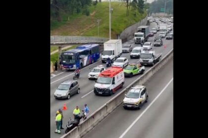 Engavetamento trava a Rodovia Anchieta na manhã desta segunda-feira