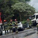 Colisão frontal entre carreta e carros deixa um sem vida na Rodovia Índio Tibiriçá
