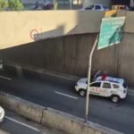 Motociclista de 28 anos morre após colidir com poste na Perimetral, em Santo André