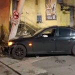 Homem abandona veículo após colidir contra poste em São Bernardo