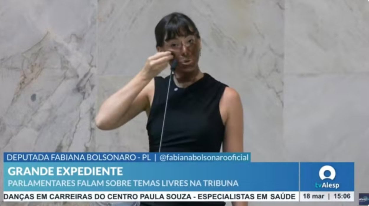 Deputada do PL é alvo de representação no Conselho de Ética após usar tinta no rosto em plenário