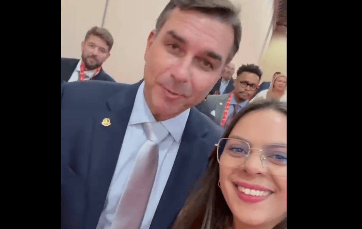 Nina Braga protocola projeto para conceder título de cidadão a Flávio Bolsonaro em São Bernardo